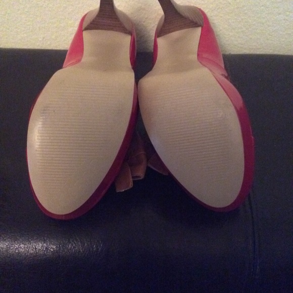 Guess WGCAYLEE NWOT High Heels Platform Shoese Bow Tie Accent Red Lacquer - Picture 4 of 5